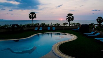 Grand Jomtien Palace Hotel