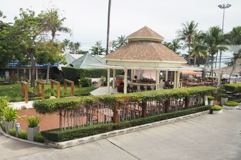 Grand Jomtien Palace Hotel