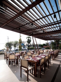 Grand Jomtien Palace Hotel