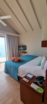 Centara Ras Fushi Resort & Spa Maldives (Adults Only)
