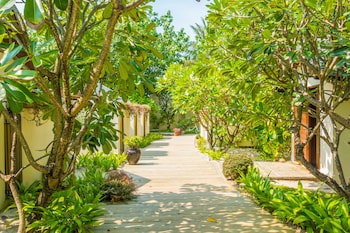 Centara Ras Fushi Resort & Spa Maldives (Adults Only)