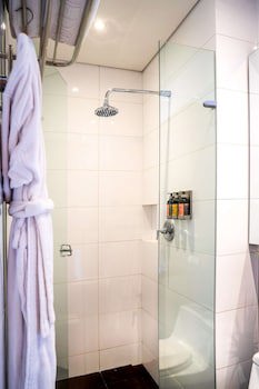 93 Luxury Suites & Residences