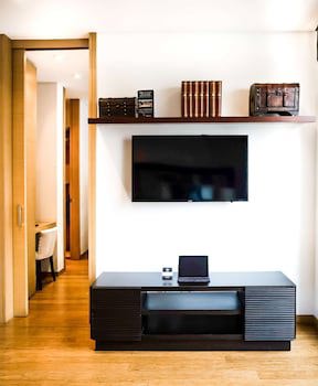 93 Luxury Suites & Residences