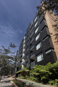 93 Luxury Suites & Residences