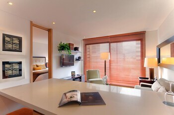 93 Luxury Suites & Residences