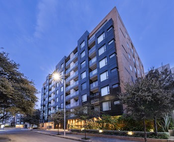 93 Luxury Suites & Residences
