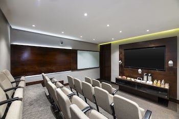 93 Luxury Suites & Residences