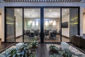 93 Luxury Suites & Residences
