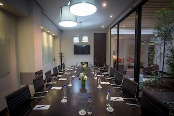 93 Luxury Suites & Residences