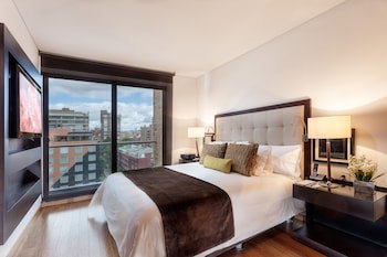 93 Luxury Suites & Residences