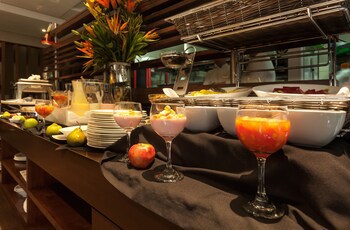 93 Luxury Suites & Residences