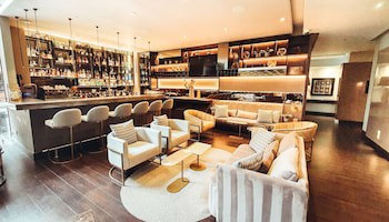 93 Luxury Suites & Residences