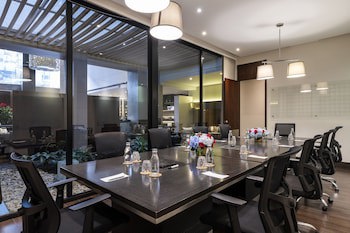 93 Luxury Suites & Residences