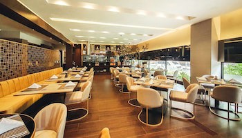 93 Luxury Suites & Residences