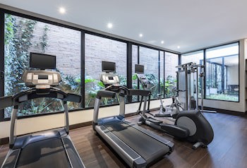 93 Luxury Suites & Residences