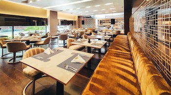 93 Luxury Suites & Residences