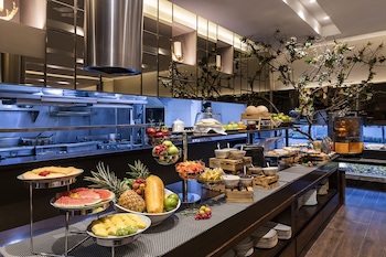 93 Luxury Suites & Residences