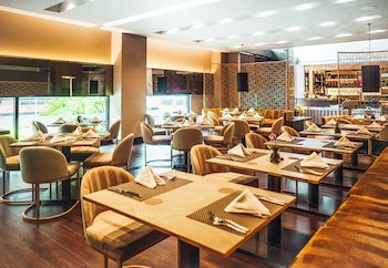 93 Luxury Suites & Residences