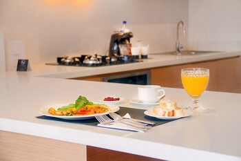 93 Luxury Suites & Residences