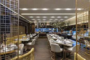 93 Luxury Suites & Residences