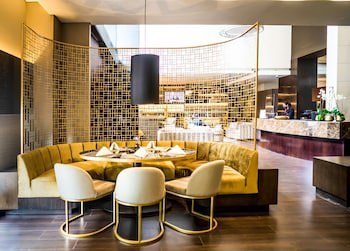 93 Luxury Suites & Residences