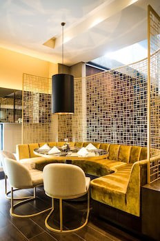 93 Luxury Suites & Residences