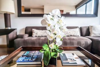 93 Luxury Suites & Residences