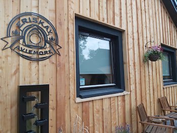 Eriskay Guest House And Aviemore Glamping