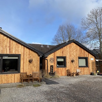 Eriskay Guest House And Aviemore Glamping