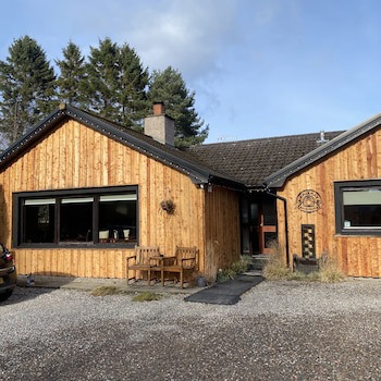 Eriskay Guest House And Aviemore Glamping