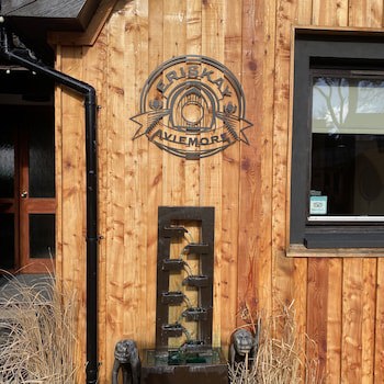 Eriskay Guest House And Aviemore Glamping