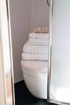Eriskay Guest House And Aviemore Glamping