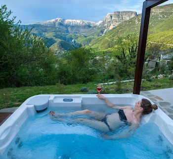 Aristi Mountain Resort And Villas
