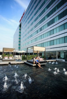 Centara Watergate Pavilion Hotel Bangkok