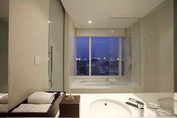Centara Watergate Pavilion Hotel Bangkok