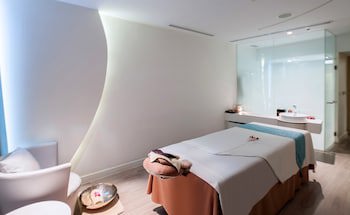 Centara Watergate Pavilion Hotel Bangkok