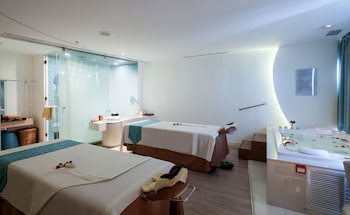 Centara Watergate Pavilion Hotel Bangkok