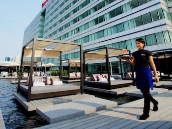 Centara Watergate Pavilion Hotel Bangkok