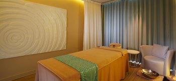 Centara Watergate Pavilion Hotel Bangkok