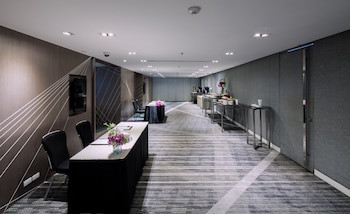 Centara Watergate Pavilion Hotel Bangkok