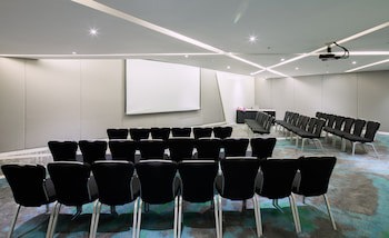 Centara Watergate Pavilion Hotel Bangkok