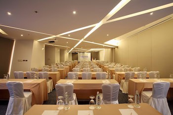 Centara Watergate Pavilion Hotel Bangkok