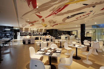 Centara Watergate Pavilion Hotel Bangkok