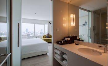 Centara Watergate Pavilion Hotel Bangkok