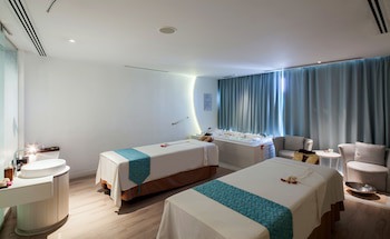 Centara Watergate Pavilion Hotel Bangkok
