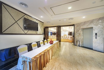 Buri Sriphu Hotel