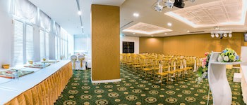 Buri Sriphu Hotel