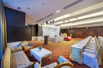 Buri Sriphu Hotel