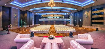 Buri Sriphu Hotel