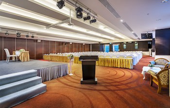 Buri Sriphu Hotel